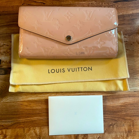 Louis Vuitton Handbags - Louis Vuitton Vernis Sarah Monogram Long Wallet